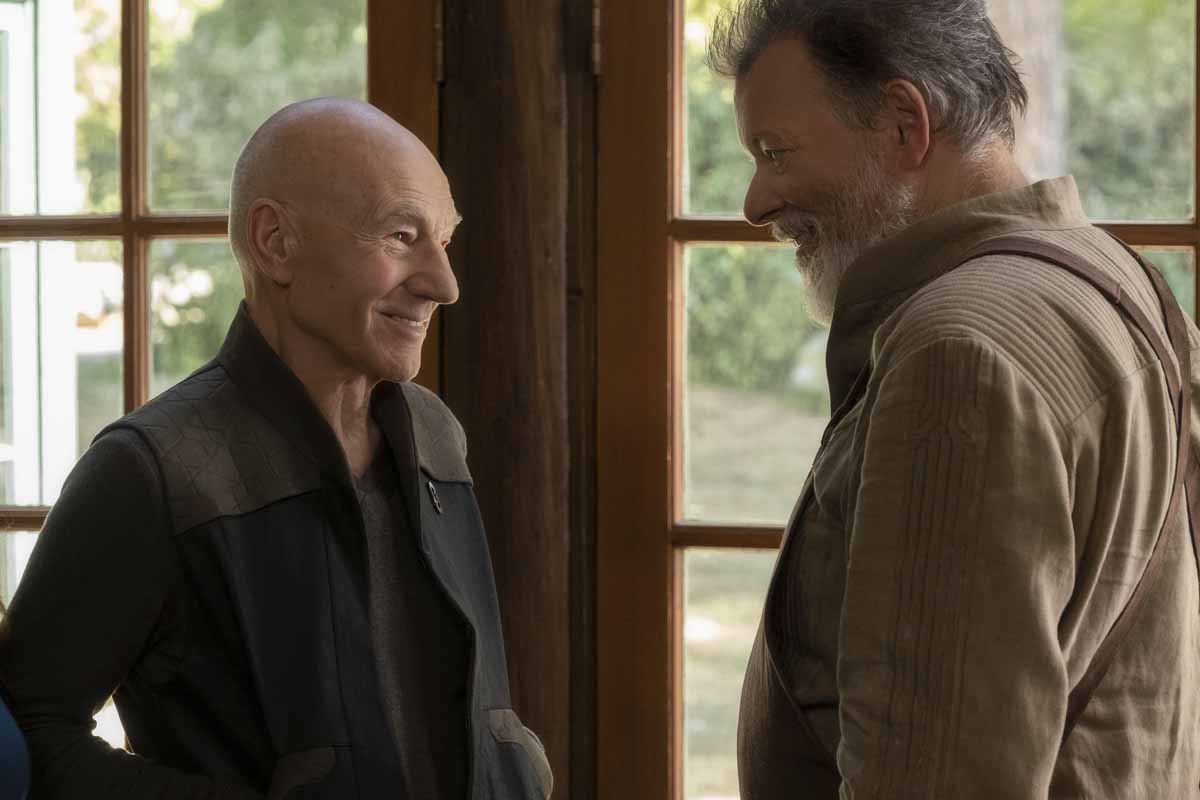 Jean-Luc Picard bersama William Riker di serial Star Trek: Picard